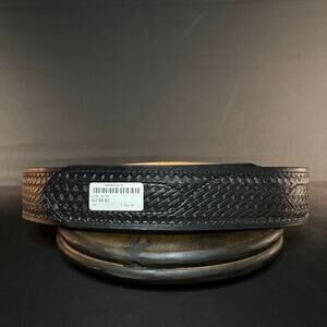 Galls Buckleless Gear Duty Belt Size 38" Black Basketweave Leather Hook Lined
